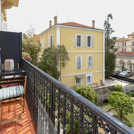 Modern With 3 Bedrooms Balcony Communal Garden And Ac- Benakey *
