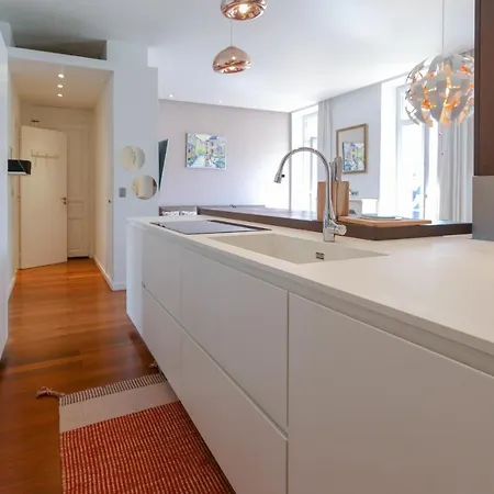 Modern With 3 Bedrooms Balcony Communal Garden And Ac- Benakey