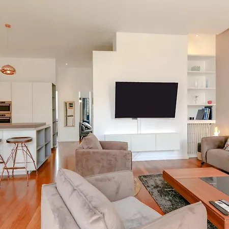 Modern With 3 Bedrooms Balcony Communal Garden And Ac- Benakey