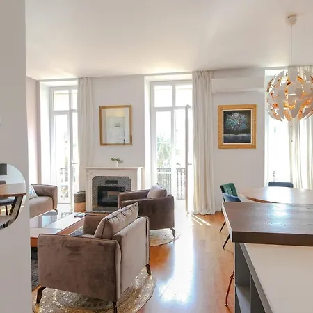 Apartment Modern With 3 Bedrooms Balcony Communal Garden And Ac- Benakey *