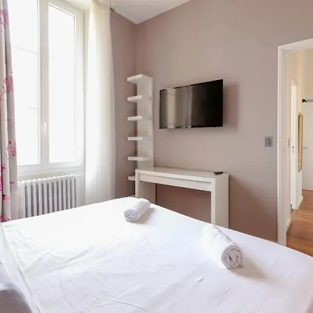 Modern With 3 Bedrooms Balcony Communal Garden And Ac- Benakey Apartment *