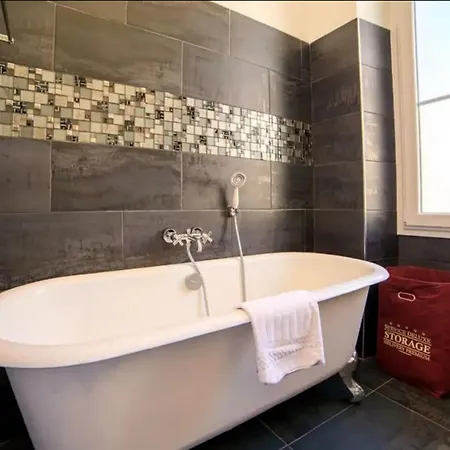 Apartment Modern With 3 Bedrooms Balcony Communal Garden And Ac- Benakey *