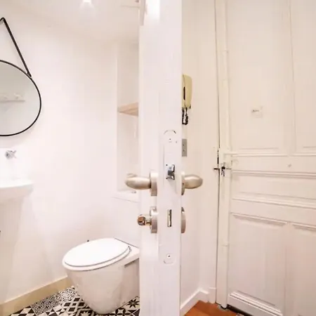 Modern With 3 Bedrooms Balcony Communal Garden And Ac- Benakey Apartment