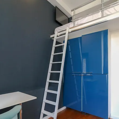 Modern With 3 Bedrooms Balcony Communal Garden And Ac- Benakey